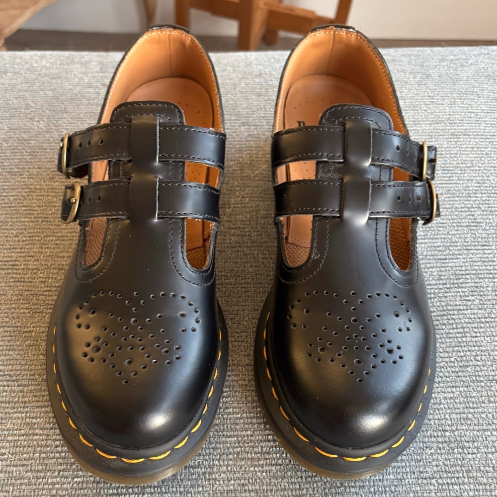 Mary Jane Dr. Martens 8065